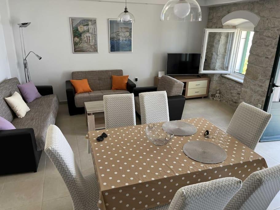 Holiday Home Aria Podgora Exteriör bild